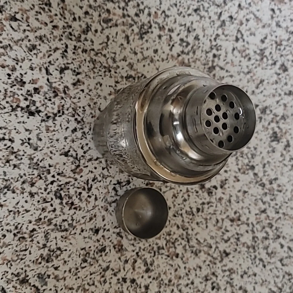 Stainless steel cocktail shaker